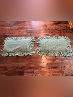 RALPH LAUREN. TWO KELLY GREEN AND WHITE GIGHAM CHECK RUFFLED PILLOW SHAMS. KING.